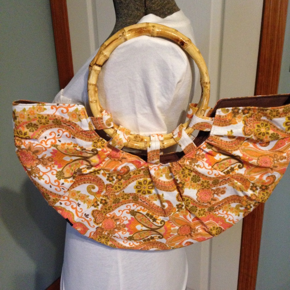 Fabric handbag w/ paisley-like print by B's
